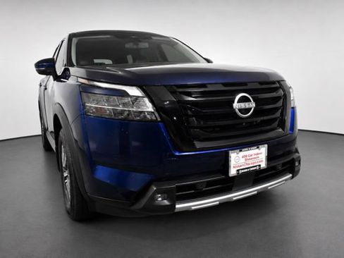 Used 2022 Nissan Pathfinder SL w/ SL Black Package AWD/4WD image 3