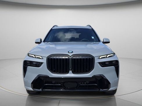 Used 2023 BMW X7 xDrive40i w/ M Sport Package AWD/4WD image 4