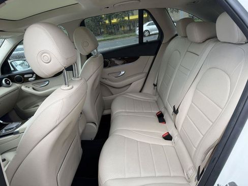 Used 2022 Mercedes-Benz GLC 300 w/ Premium Package Lite image 10