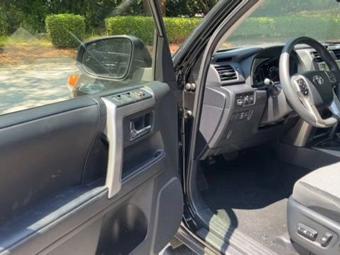 Used 2023 Toyota 4Runner SR5 AWD/4WD image 4