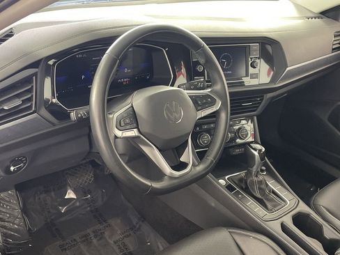 Used 2024 Volkswagen Jetta SE image 11