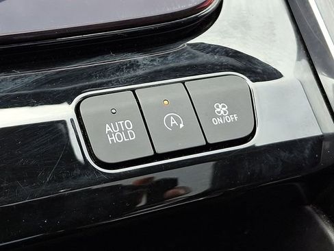 Certified 2025 Cadillac Escalade Premium Luxury image 24