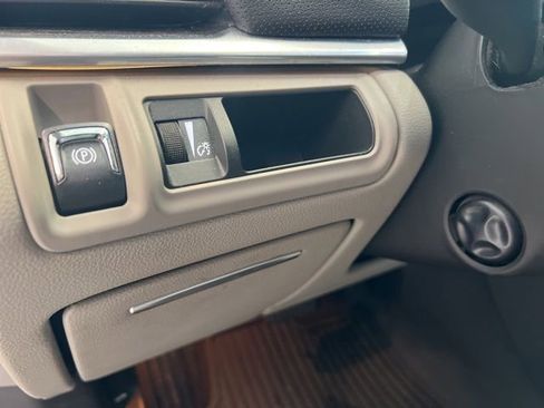 Used 2013 Cadillac XTS Luxury FWD image 24