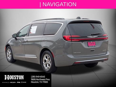 Used 2023 Chrysler Pacifica Limited FWD image 5