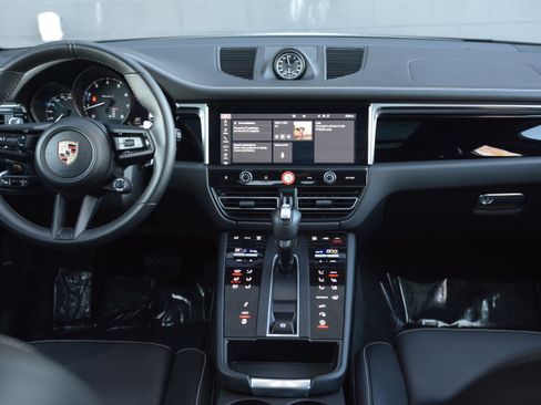 Certified 2025 Porsche Macan Turbo AWD/4WD image 19