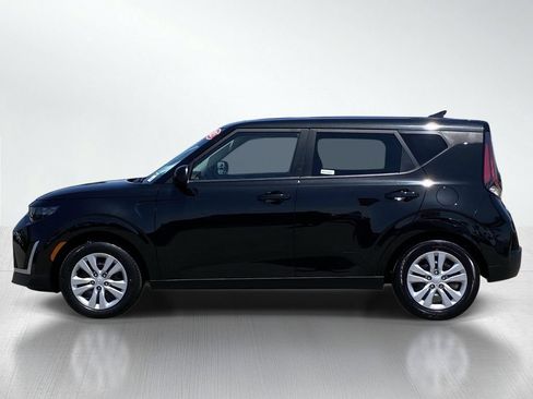 Used 2025 Kia Soul LX FWD image 2