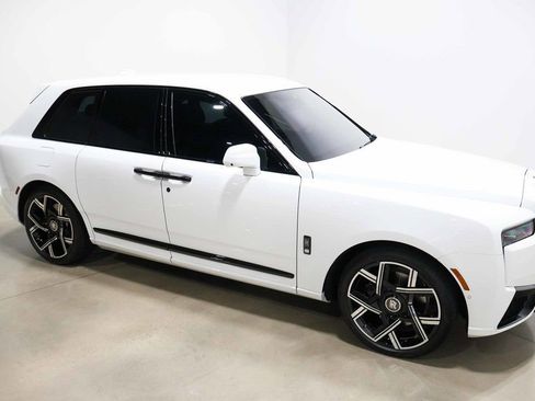 Used 2025 Rolls-Royce Cullinan Black Badge AWD/4WD image 77
