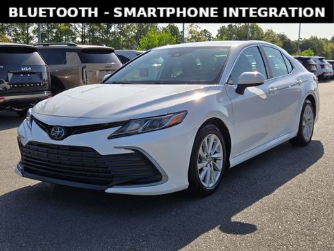 Used 2021 Toyota Camry LE FWD image 3