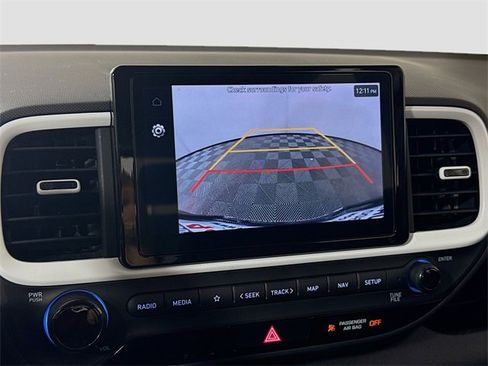 Used 2025 Hyundai Venue Limited image 22