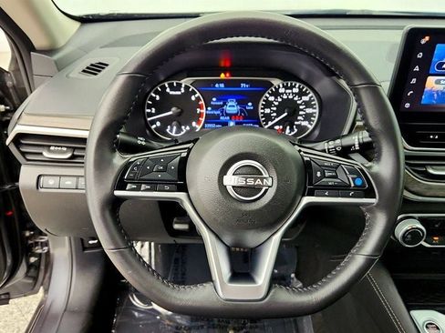 Used 2023 Nissan Altima 2.5 SV w/ SV Premium Package FWD image 14
