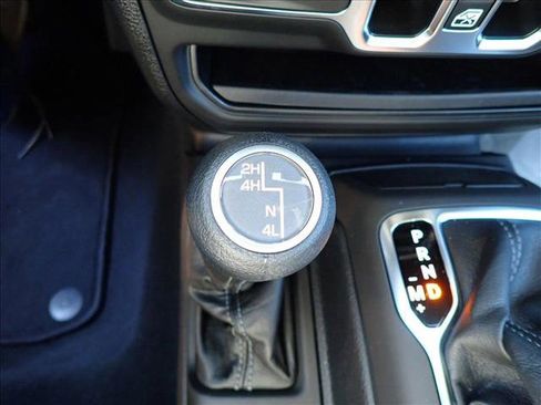 New 2025 Jeep Gladiator Sport image 19