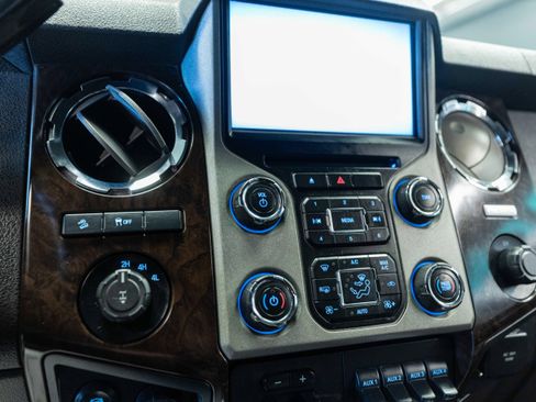 Used 2015 Ford F250 Platinum w/ FX4 Off-Road Package AWD/4WD image 11