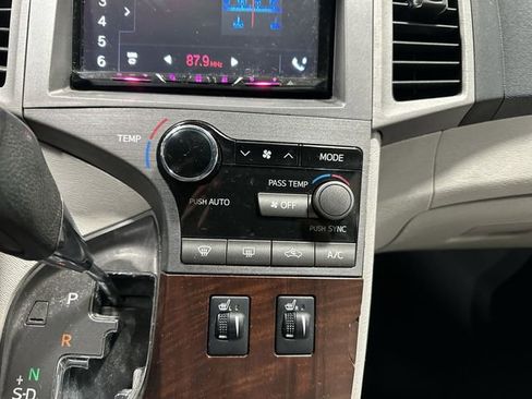 Used 2010 Toyota Venza AWD image 20