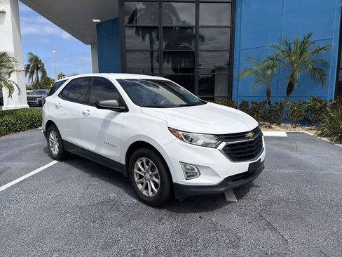 Used 2019 Chevrolet Equinox LS image 2