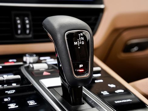 Used 2023 Porsche Cayenne Platinum Edition image 22