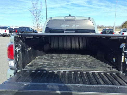 Used 2022 Toyota Tacoma TRD Off-Road image 16