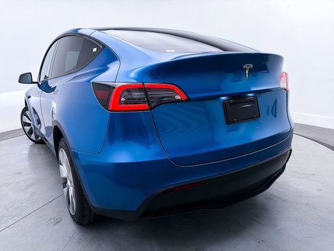Used 2022 Tesla Model Y Long Range image 8