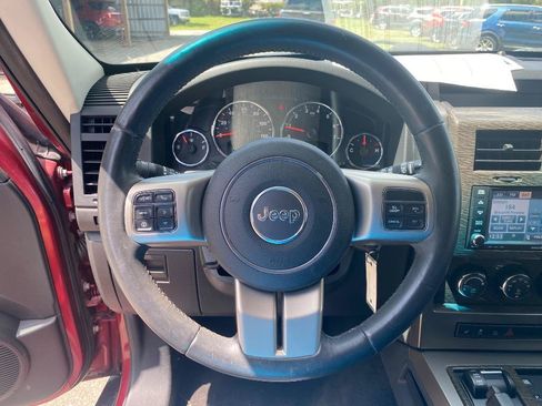 Used 2012 Jeep Liberty Limited Jet w/ Comfort/Convenience Group AWD/4WD image 28