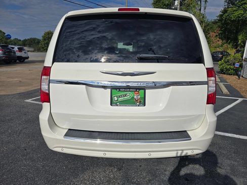 Used 2011 Chrysler Town & Country Touring-L w/ Entertainment Group #2 image 5