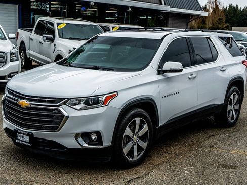 Used 2019 Chevrolet Traverse LT w/ LT Premium Package image 4