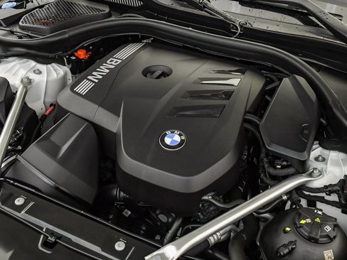 Used 2025 BMW 530i w/ Premium Package image 29