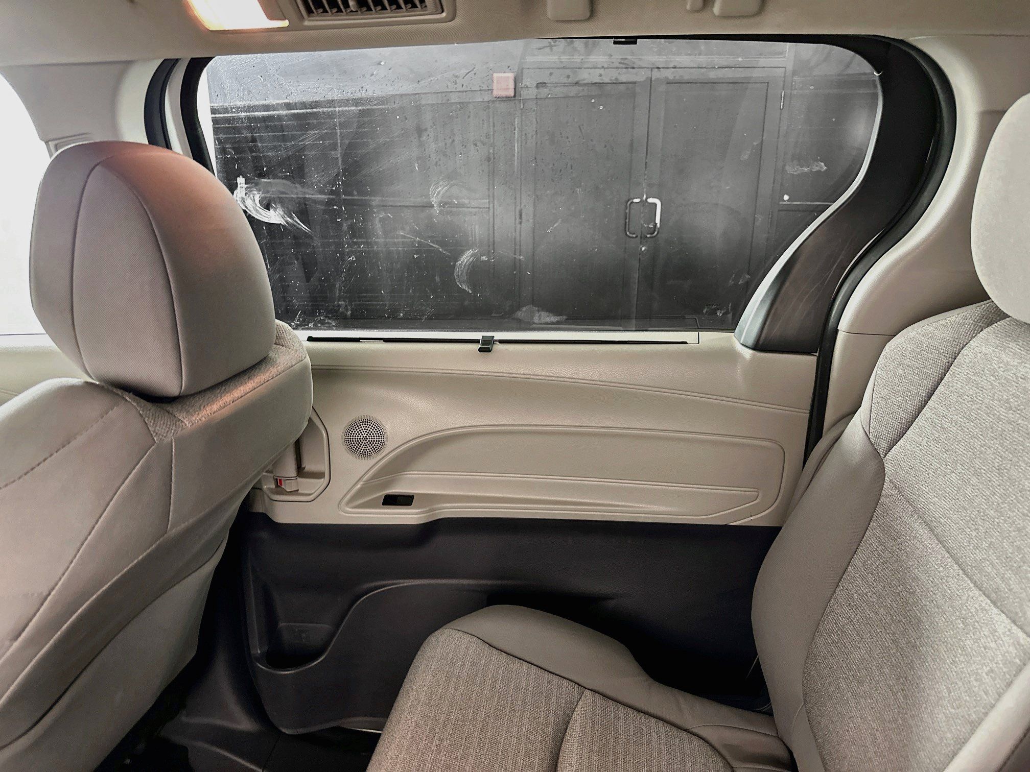 Used 2024 Toyota Sienna LE FWD image 31