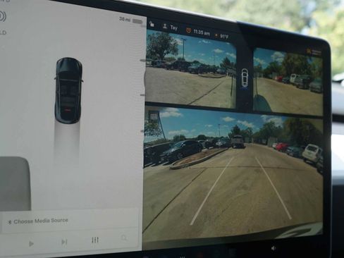 Used 2025 Tesla Model Y Long Range RWD image 11