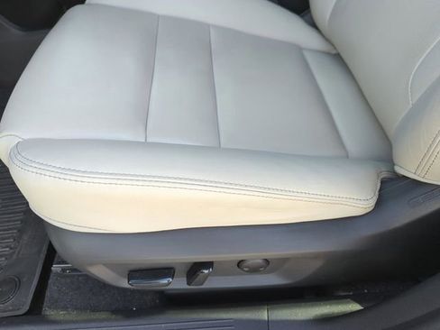 Used 2023 Nissan Rogue SL w/ SL Premium Package image 34