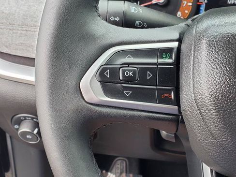 Used 2023 Jeep Compass Latitude AWD/4WD image 12