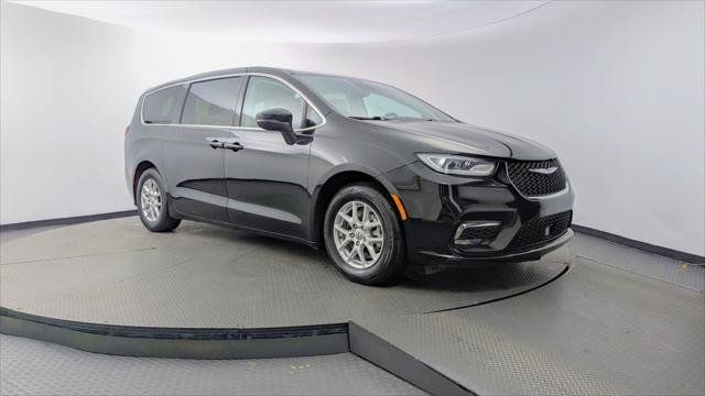 Used 2023 Chrysler Pacifica Touring-L FWD image 11