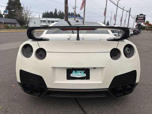 Used 2013 Nissan GT-R Premium image 8