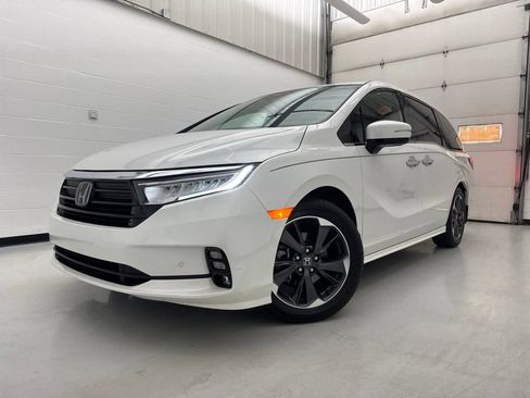 Used 2023 Honda Odyssey Elite image 3