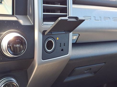 Used 2019 Ford F350 Platinum w/ Platinum Ultimate Package AWD/4WD image 18