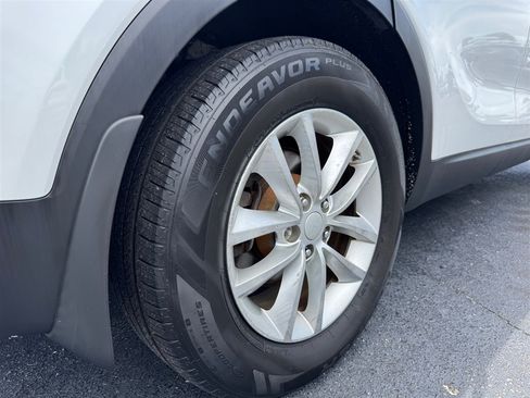 Used 2017 Kia Sorento AWD w/ LX V6 Convenience Package image 9