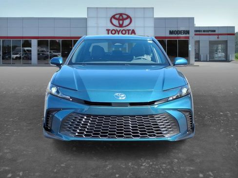 Certified 2025 Toyota Camry SE w/ Convenience Package image 2