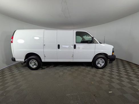 Used 2018 Chevrolet Express 2500 w/ Driver Convenience Package RWD image 24