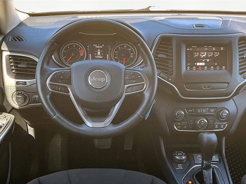 Used 2019 Jeep Cherokee Latitude w/ Cold Weather Group image 5