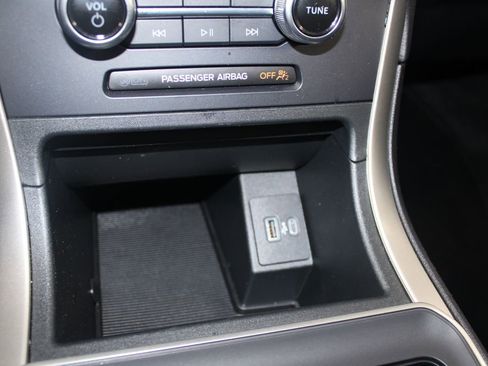 Used 2024 Ford Edge SE image 39