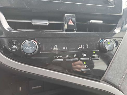 Used 2022 Toyota Camry LE image 19