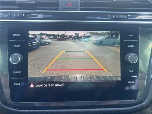 Certified 2023 Volkswagen Tiguan SE R-Line AWD/4WD image 17