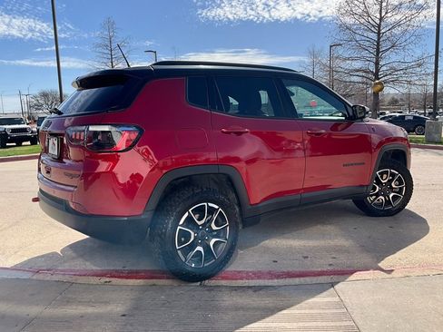 Used 2025 Jeep Compass Trailhawk image 6