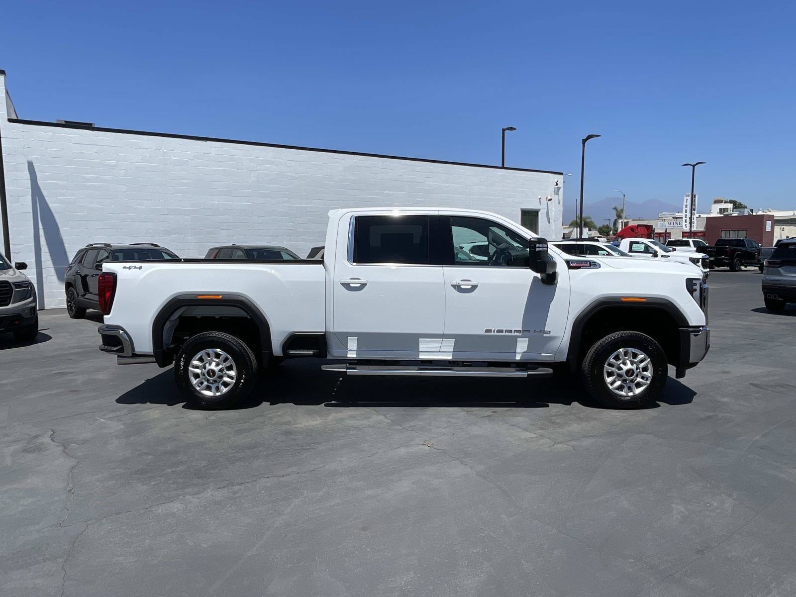 New 2026 GMC Sierra 2500 SLE w/ Preferred Package AWD/4WD image 4