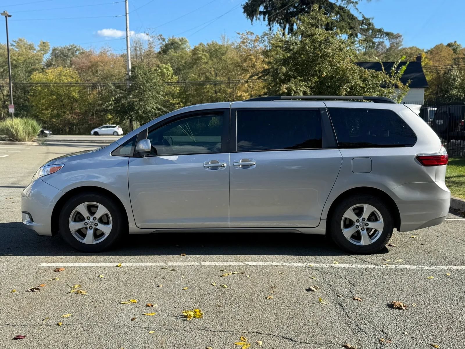 Used 2017 Toyota Sienna LE FWD image 8