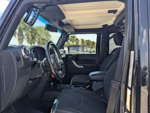Used 2016 Jeep Wrangler Unlimited Sahara w/ Connectivity Group AWD/4WD image 12