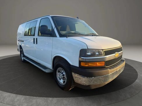 Used 2021 Chevrolet Express 2500 w/ Driver Convenience Package RWD image 3