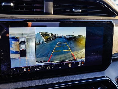 Used 2025 GMC Sierra 2500 AT4 image 27