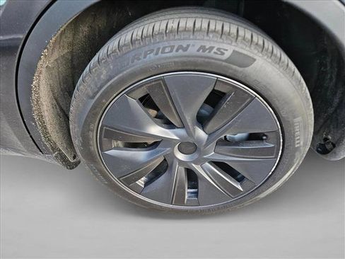 Used 2025 Tesla Model Y Long Range image 8