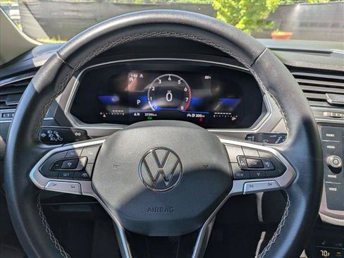 Used 2023 Volkswagen Tiguan SE AWD/4WD image 28