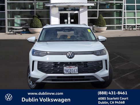 Certified 2026 Volkswagen Tiguan SE AWD/4WD image 2