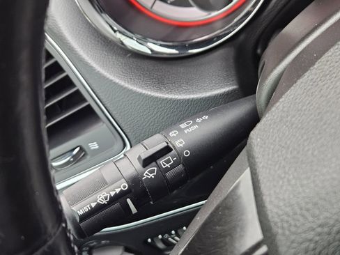 Used 2019 Dodge Grand Caravan SXT image 28